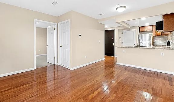 5th image of 172-16 Jamaica Ave #5C