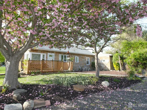 1515 Thomas Ave, North Brunswick, NJ 08902