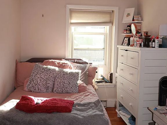 5th image of 36 Fairfield St APT 6