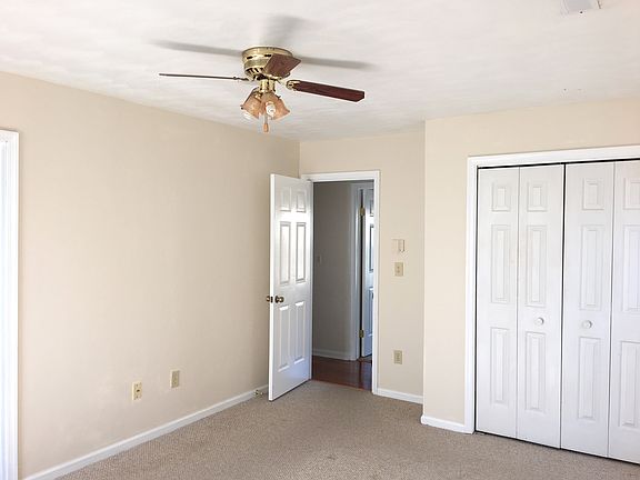 Master Bedroom w/2 Closets