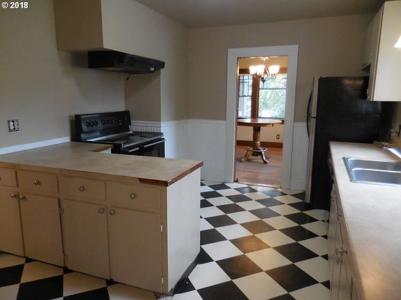 3rd image of 2219 NE 54th St