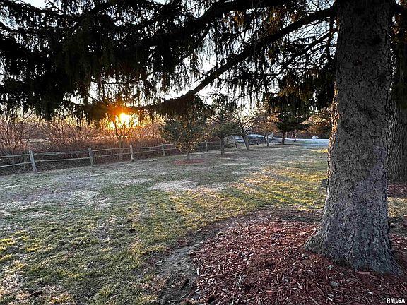 4th image of 2068 New Lake Rd