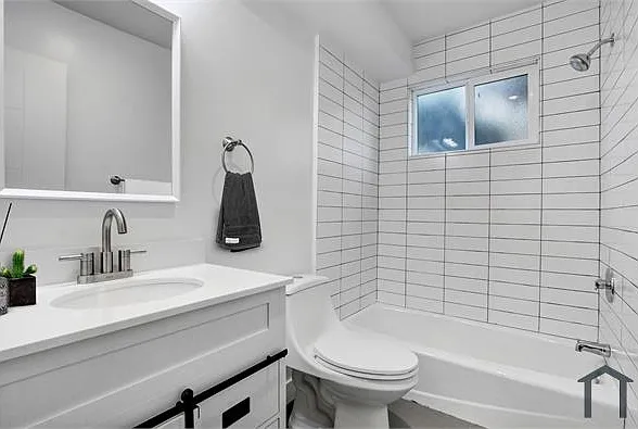 159 S Burlington Ave — Photo 5