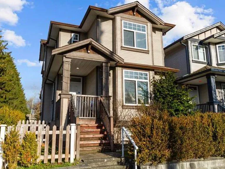 23605 Dewdney Trunk Rd — Photo 1
