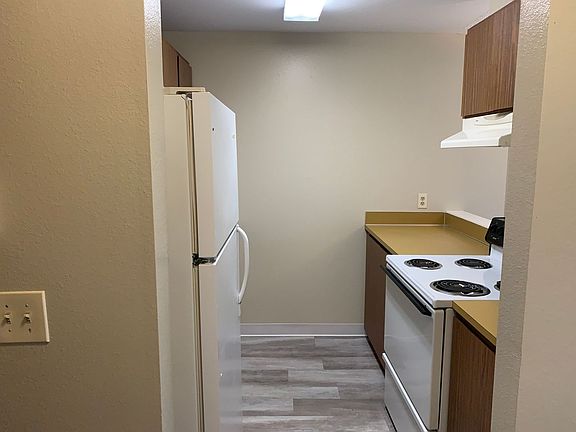 5th image of 2075 Vista Dr #203