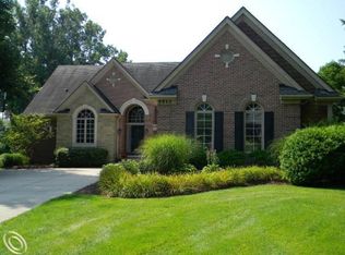 5513 Deerwood Ln, Commerce Township, MI