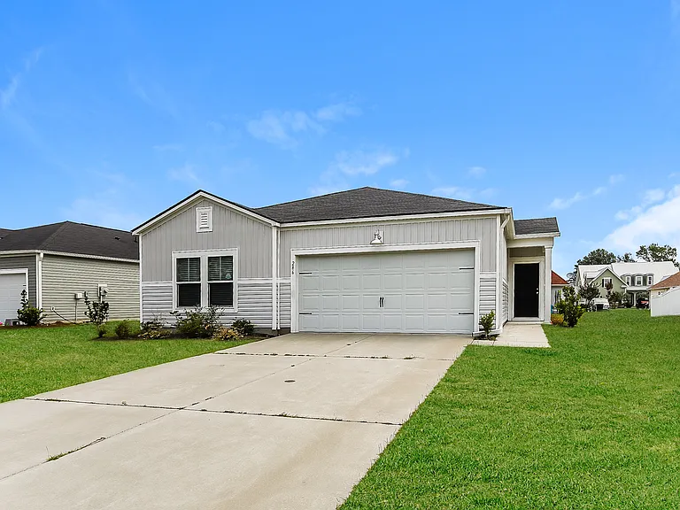 136 S Reindeer Rd — Photo 2