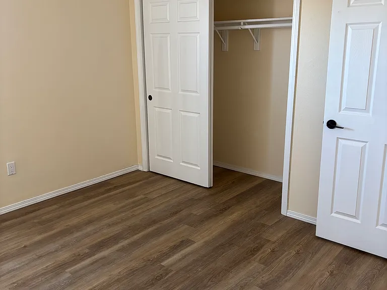 300 Geraldine Loop SE #A — Photo 8