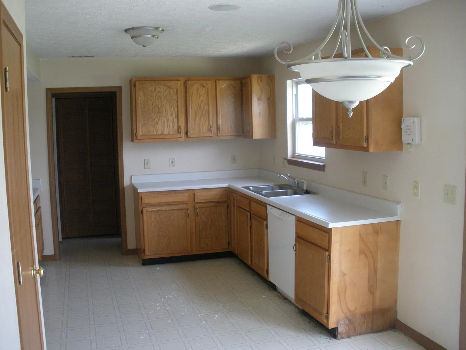 5002 Pioneer Dr — Photo 3