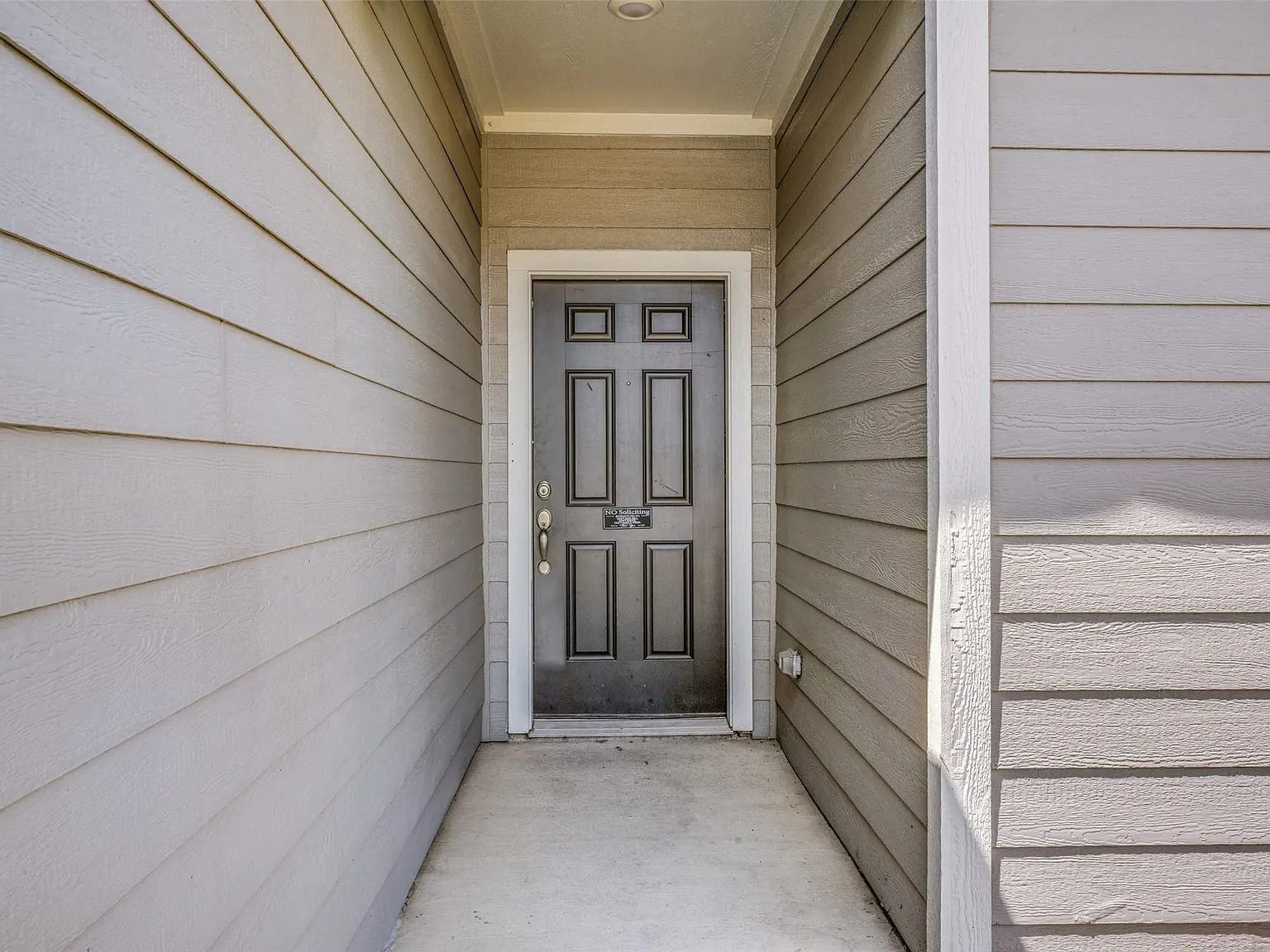 4 bed, 2.5 bath, 2056 sqft, $2,500 — Photo 3