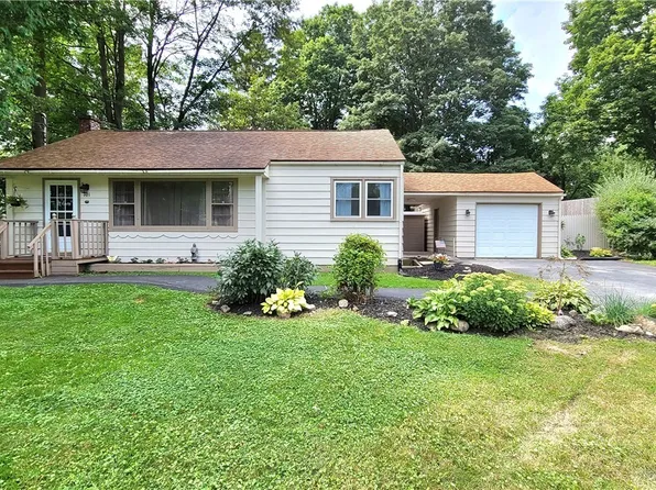 101 McClennan Dr, Fayetteville, NY 13066