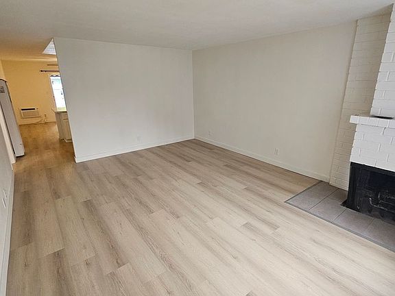4th image of 10117 Gunn Ave APT B1