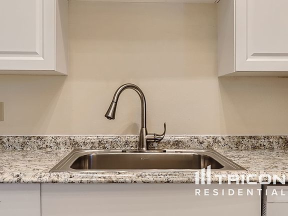5th image of 1049 Providence Ln