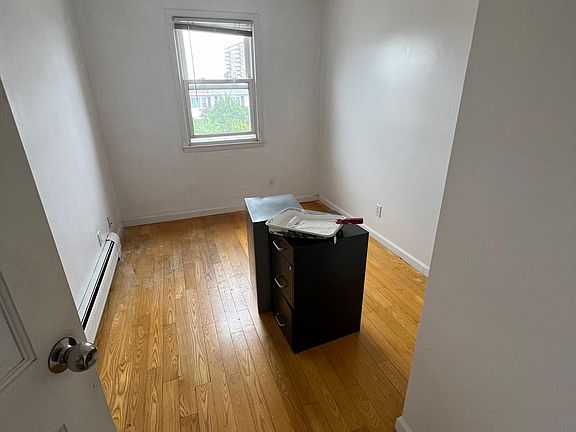 2nd image of 1624 Bell Blvd Floor 2