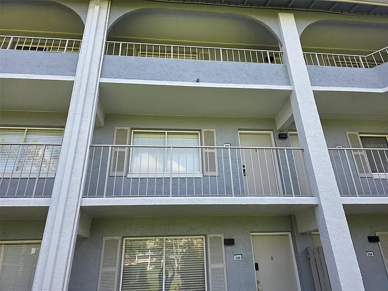 139 Oyster Bay Cir #220 — Photo 5