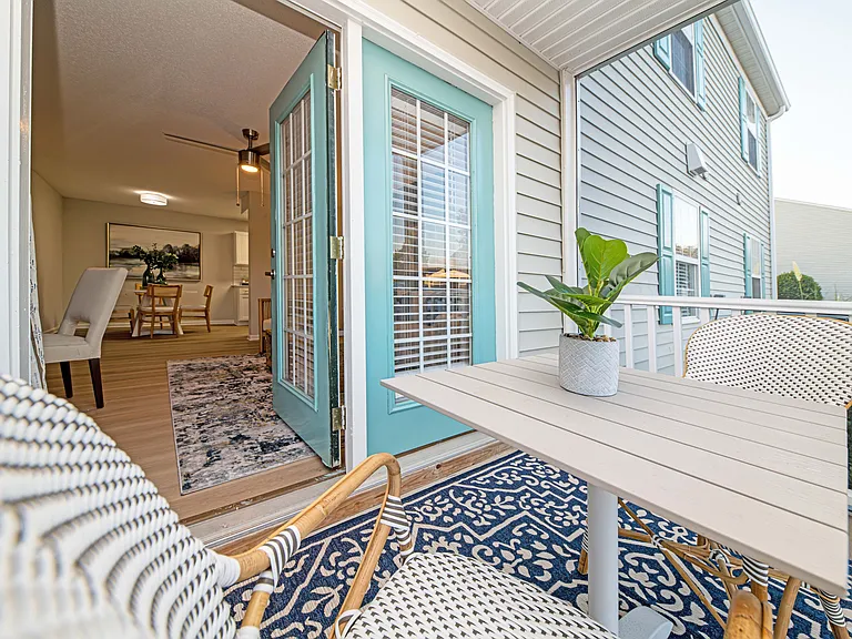 Private balcony/patio