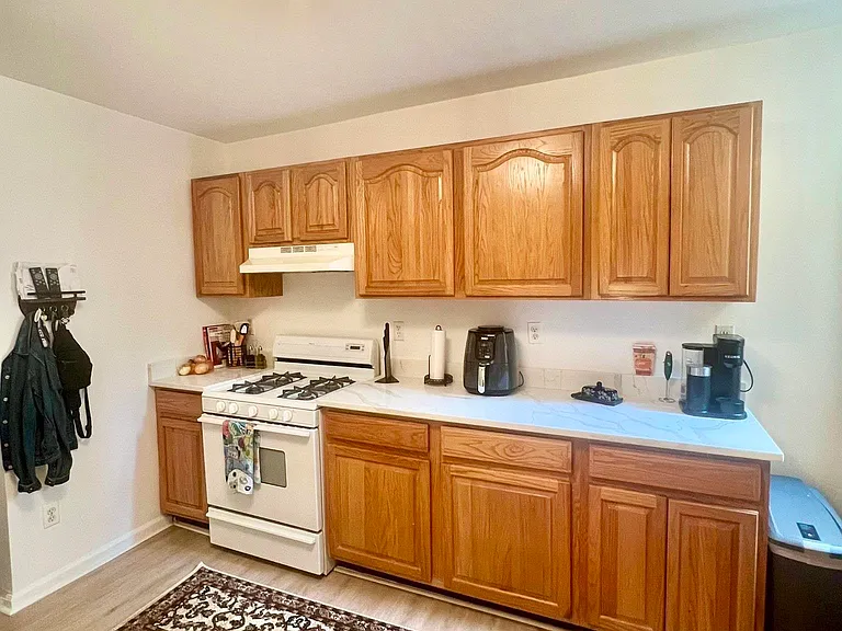 421 Adams St #2L — Photo 2
