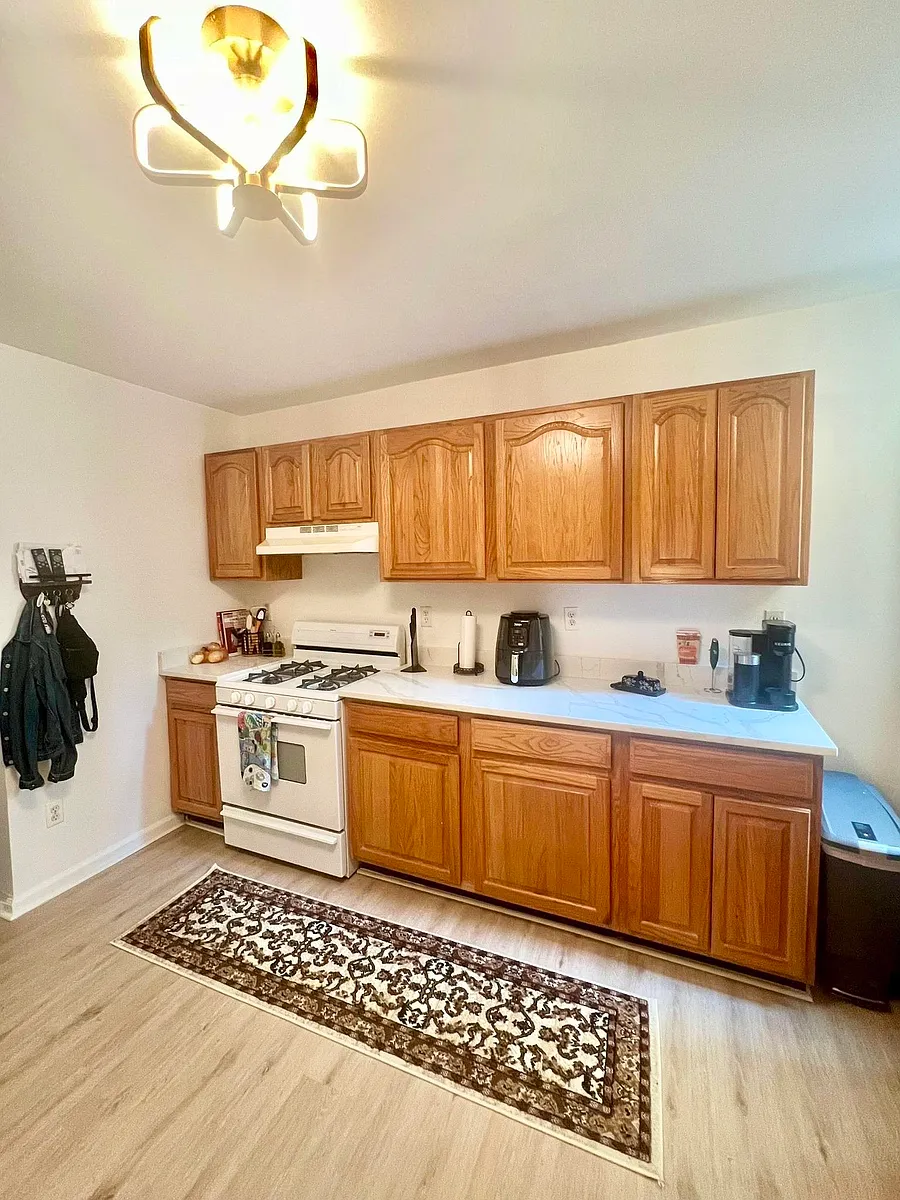 Building Photo - 421 Adams St #2L