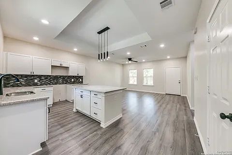 5th image of 631 Corliss