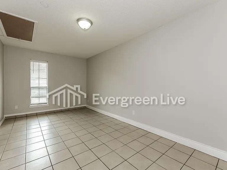 2401 Willow Oak Dr — Photo 10