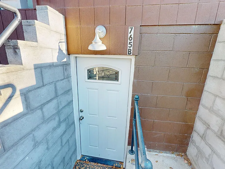 756 1/2 Maple St #B — Photo 1