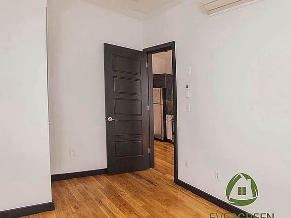 4th image of 957 Kent Ave #3B