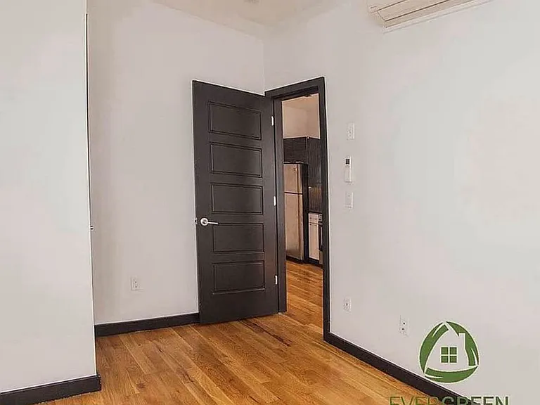 957 Kent Ave #3B — Photo 4