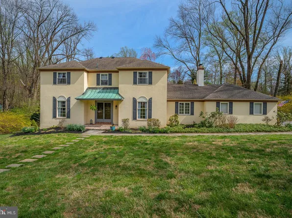 2 Martins Cir, Newtown Square, PA 19073