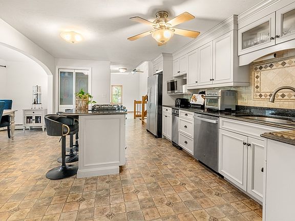 4th image of 39 Leonard St