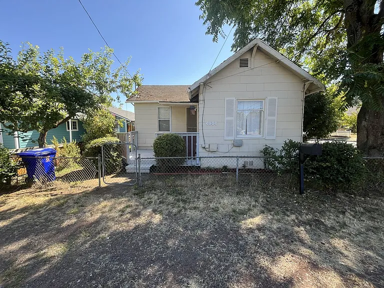 6906 N Newcastle Ave — Photo 2