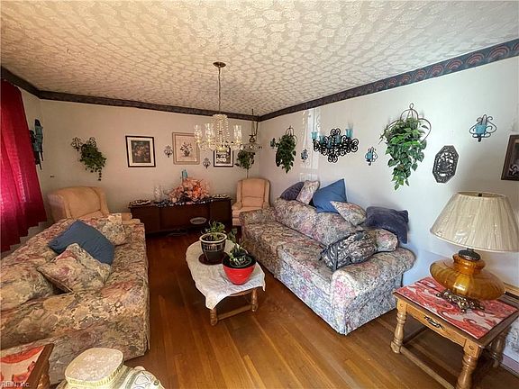 2nd image of 1212 Rowe St