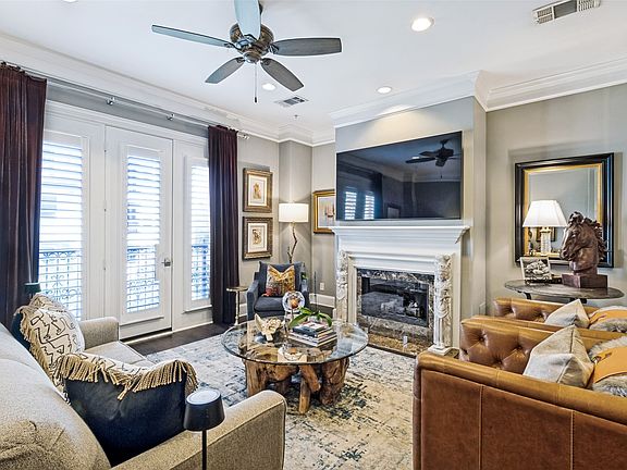 5th image of 2848 Woodside St #4C