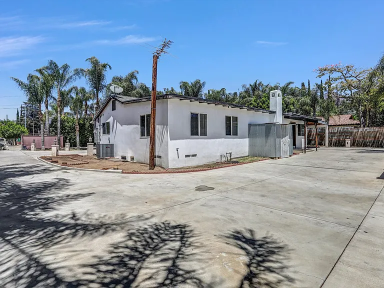 13530 Beaver St — Photo 22
