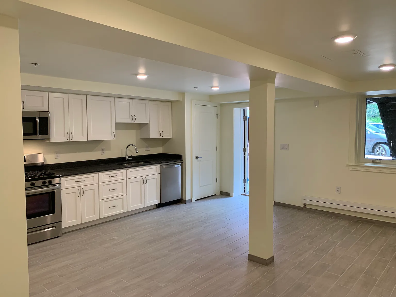 2 bed, 900 sqft, $2,960 — Photo 2