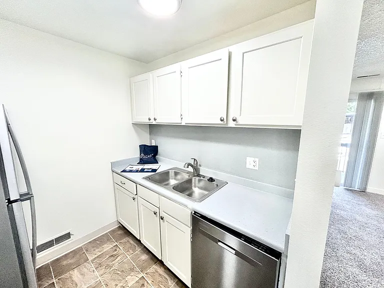 Foothill Terrace — Photo 129