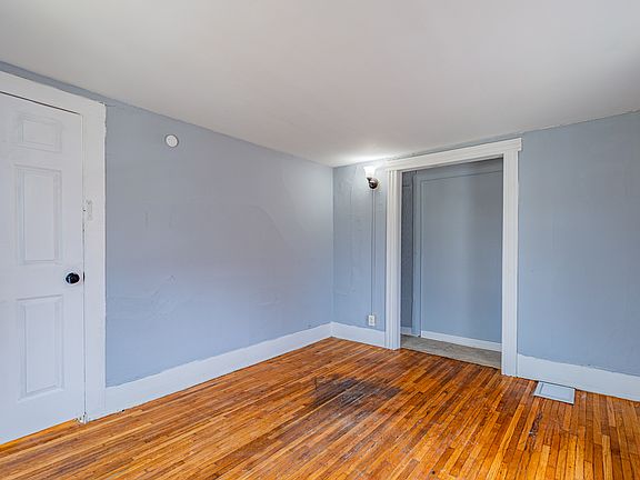 5th image of 383 Champlain St