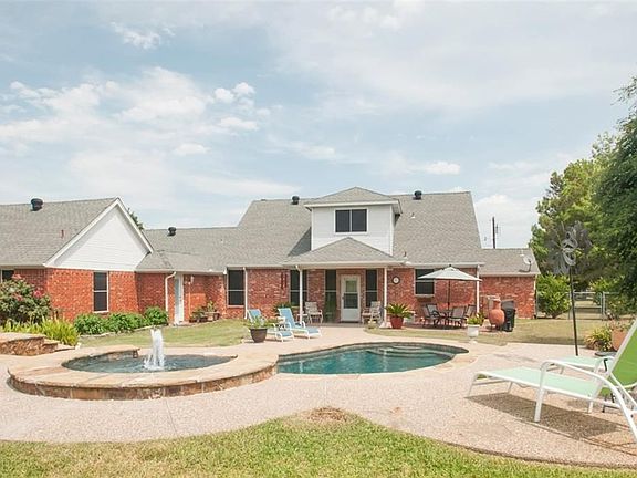 2nd image of 402 Thorntree Dr