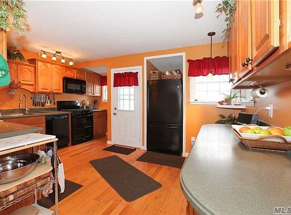 5th image of 9 Marlboro Dr