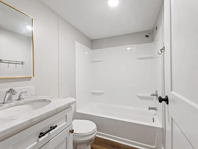 215 Loranger Dr — Photo 20