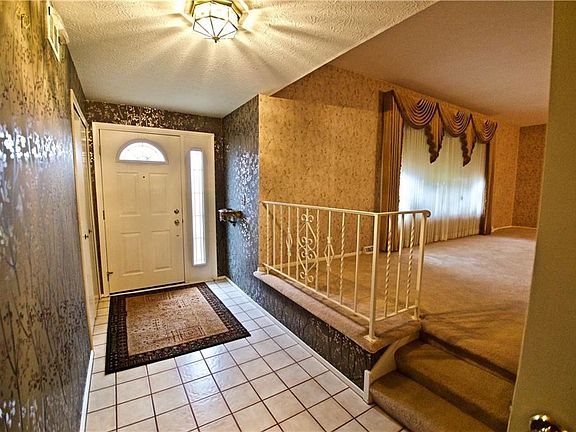 3rd image of 1921 Adena Ln