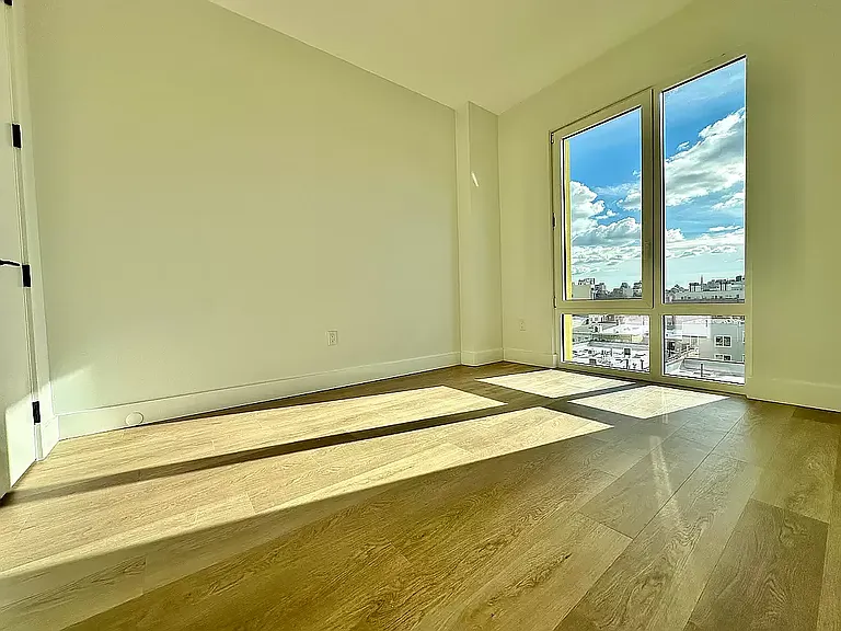 139 Frost St #4D — Photo 10