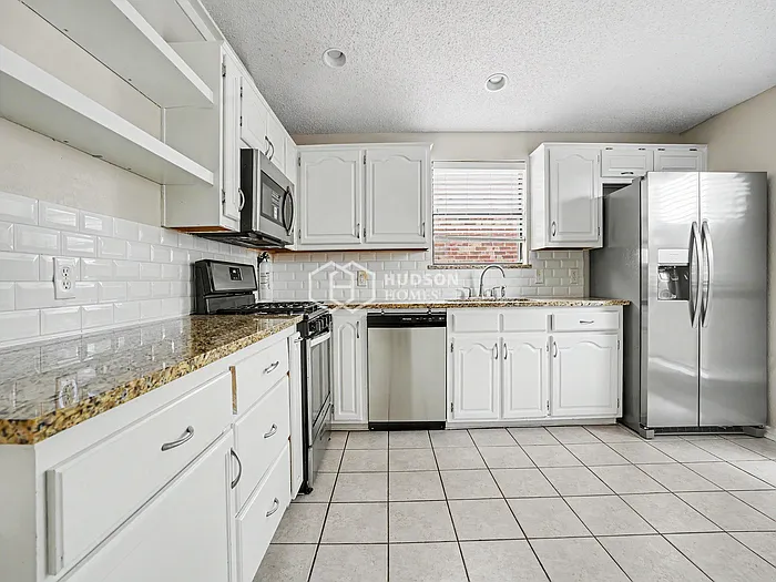 330 Bryant Ln — Photo 7