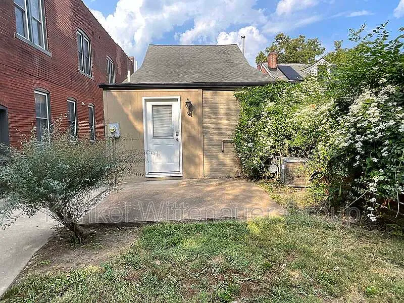 1 bed, 1.5 bath, 874 sqft, $1,025 — Photo 2