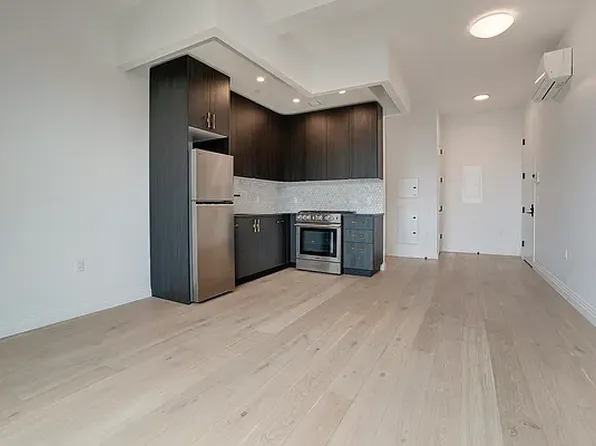 875 4th Avenue image 4 of 20