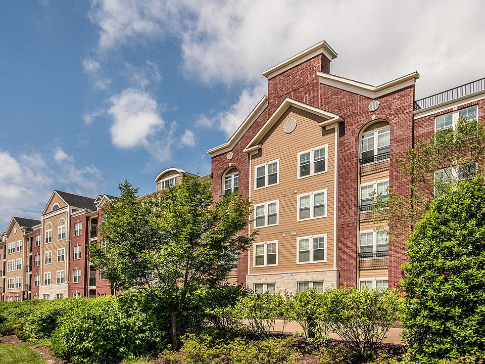 Westchester Rockville Station Apartments