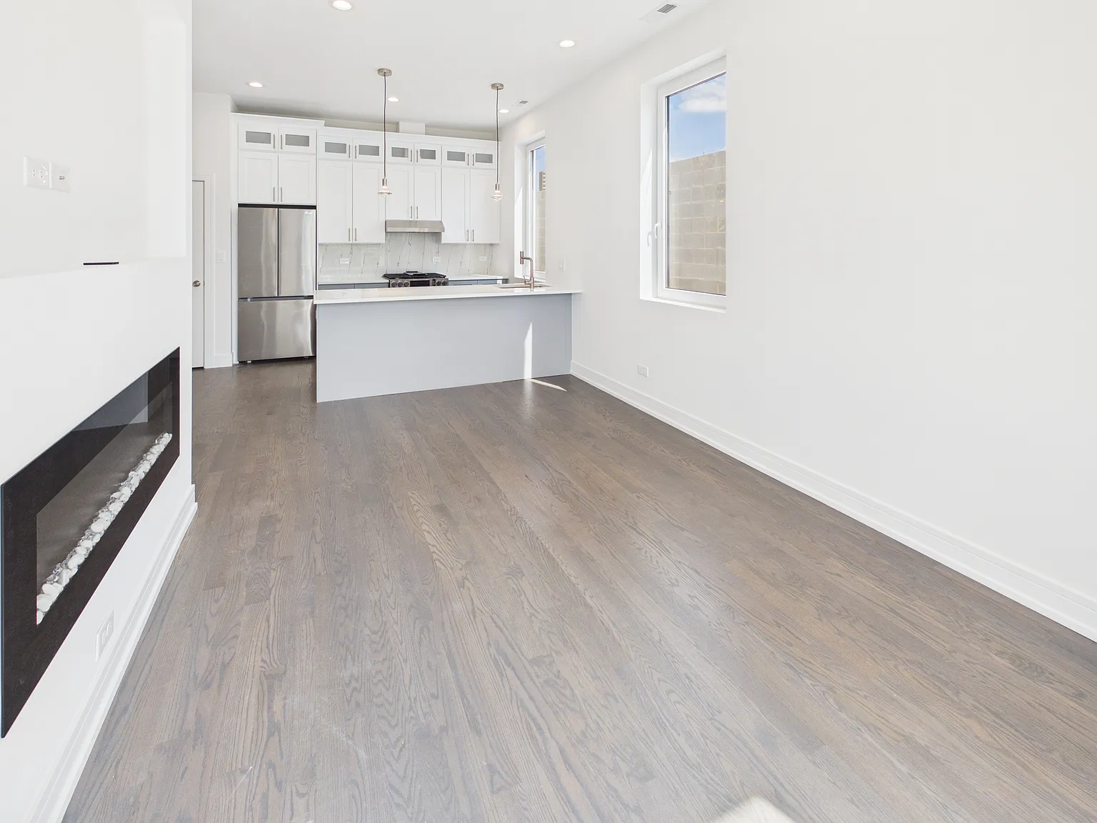 3 bed, 2.5 bath, 1375 sqft, $2,595 — Photo 4