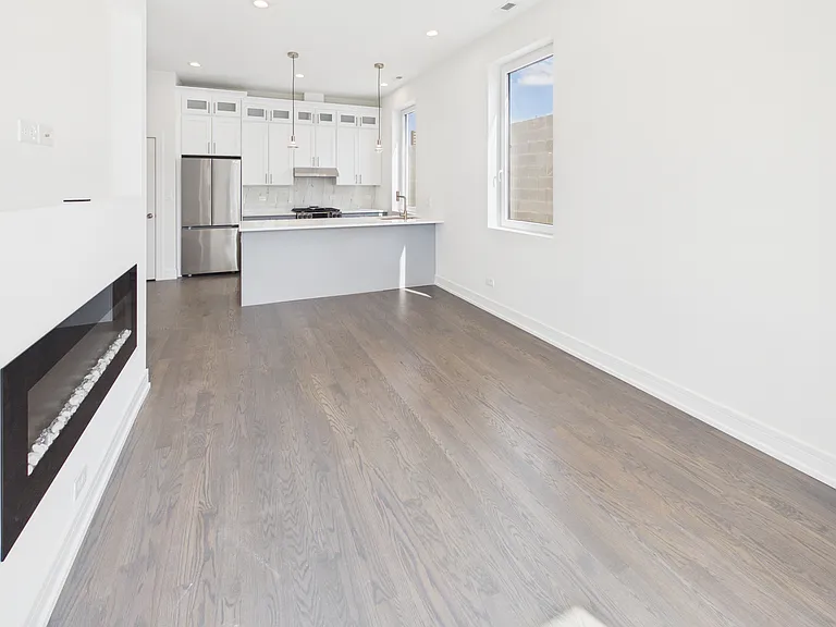 4055 S Prairie Ave #3 — Photo 4