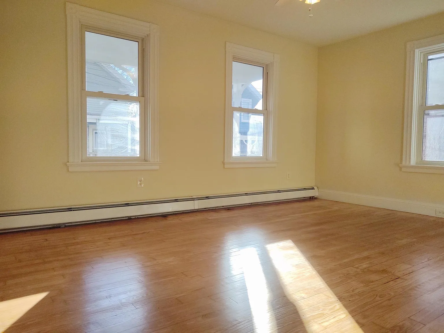 4 bed, 1650 sqft, $3,900 — Photo 4