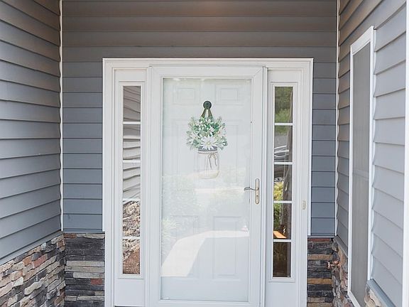 2nd image of 117 Chateau Pl Lot 9