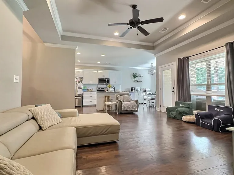 1018 Ridge Point Dr — Photo 4